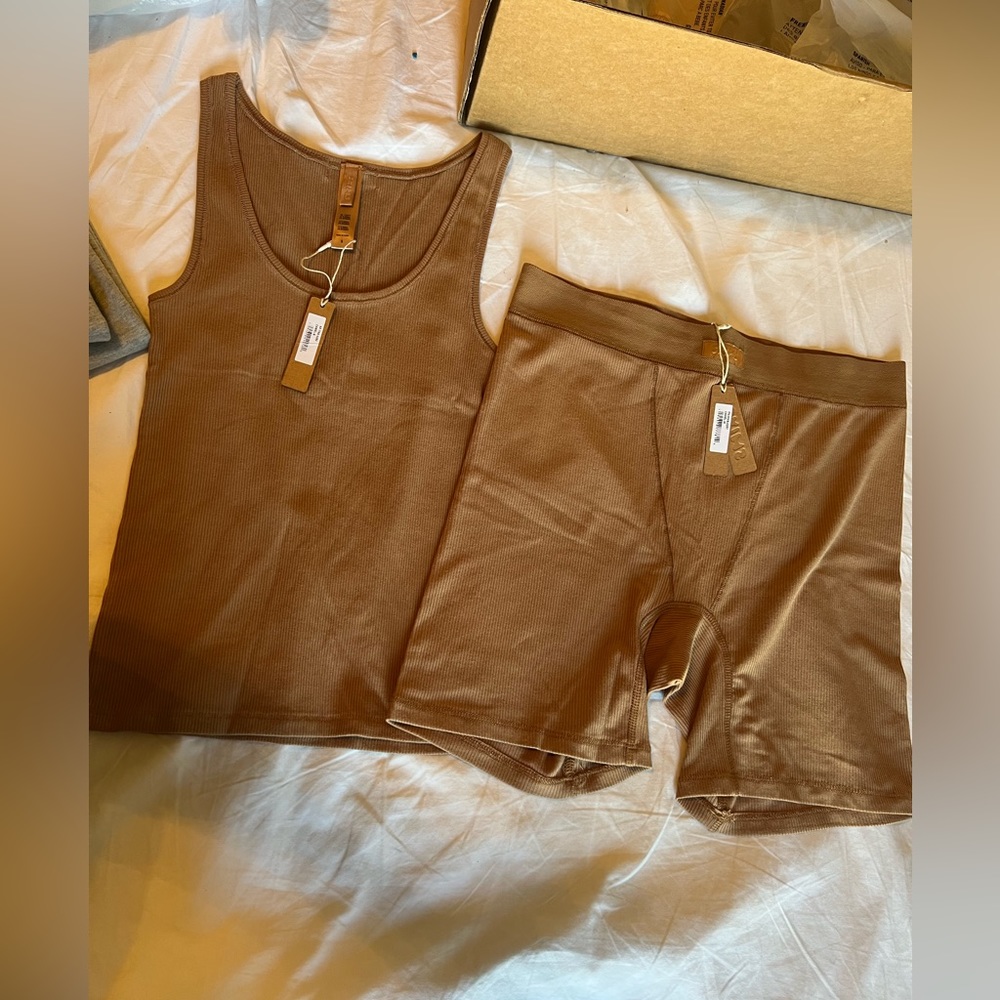 Skims set